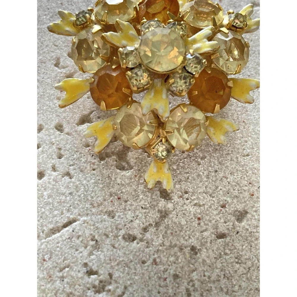 Vintage Brooch‎ In Honey & Champagne Rhinestone Enamel Flower Gold Tone Floral